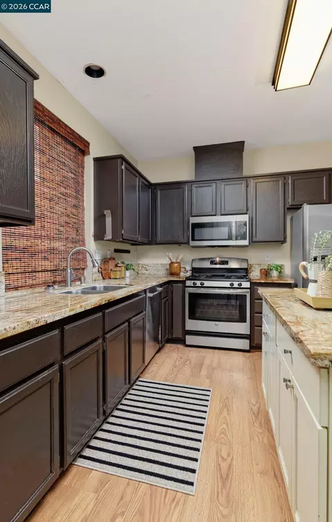 Kitchen - 920 Turquoise St, Vacaville, CA 95687 photo 2 of 3