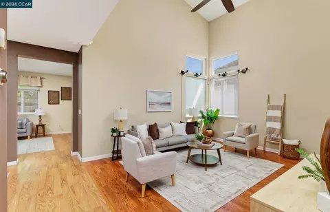 Living - 920 Turquoise St, Vacaville, CA 95687 photo 4 of 6
