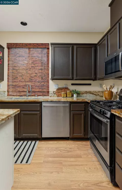 Kitchen - 920 Turquoise St, Vacaville, CA 95687 photo 3 of 3