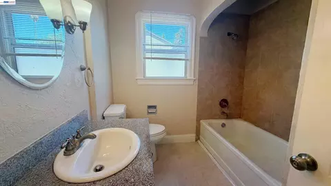 Bath - 7 Howard Ave, Vallejo, CA 94590 photo 1 of 3