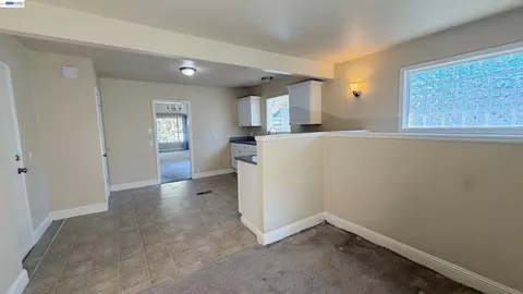 Entry Way - 7 Howard Ave, Vallejo, CA 94590 photo 1 of 1