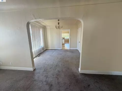 Living - 7 Howard Ave, Vallejo, CA 94590 photo 5 of 7