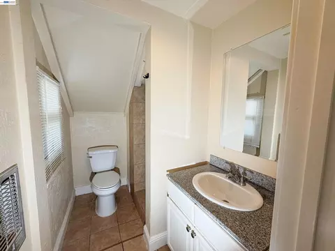 Bath - 7 Howard Ave, Vallejo, CA 94590 photo 3 of 3