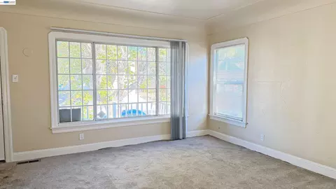 Living - 7 Howard Ave, Vallejo, CA 94590 photo 3 of 7