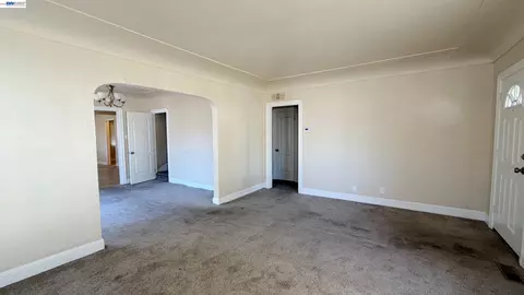 Living - 7 Howard Ave, Vallejo, CA 94590 photo 1 of 7