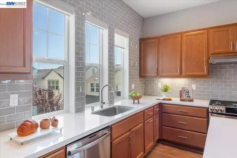 Kitchen - 2062 Confidence Way, Dublin, CA 94568 photo 4 of 8