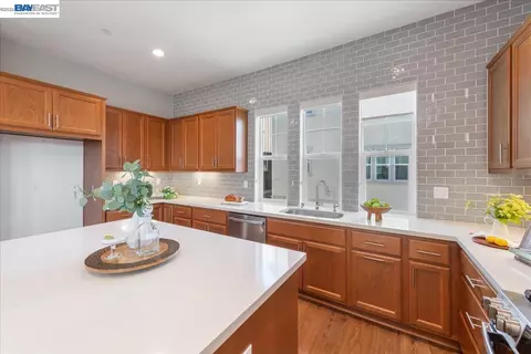 Kitchen - 2062 Confidence Way, Dublin, CA 94568 photo 6 of 8