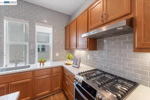 Kitchen - 2062 Confidence Way, Dublin, CA 94568 photo 5 of 8