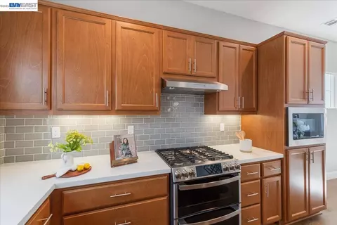 Kitchen - 2062 Confidence Way, Dublin, CA 94568 photo 8 of 8