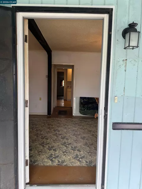 Entry Way - 363-365 Pinole Ave, Rodeo, CA 94572 photo 2 of 4