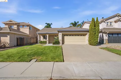 923 Blossom Dr, Brentwood, CA 94513
