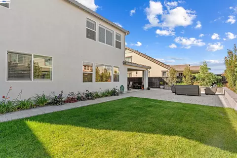 Exterior - 3143 Needham Ave, Lathrop, CA 95330 photo 3 of 4