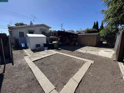 Exterior - 2107 64th Ave, Oakland, CA 94621 photo 4 of 5