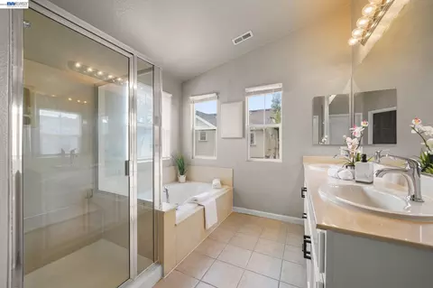 Bath - 7318 Carter Ave, Newark, CA 94560 photo 1 of 3