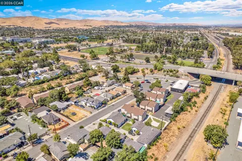 View/Area - 173 E 15th St, Pittsburg, CA 94565 photo 3 of 6