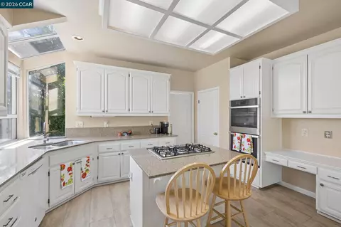 Kitchen - 3504 Fieldcrest Ave, Fairfield, CA 94534 photo 3 of 6