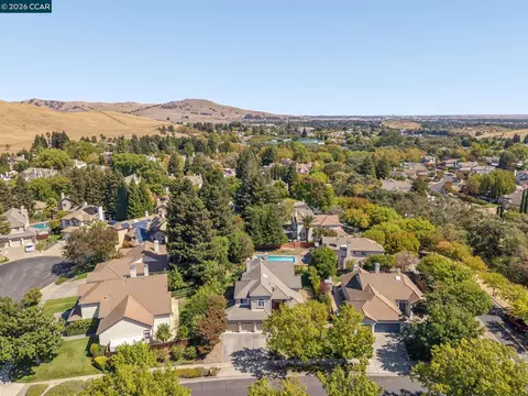 View/Area - 3504 Fieldcrest Ave, Fairfield, CA 94534 photo 6 of 10