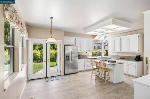Kitchen - 3504 Fieldcrest Ave, Fairfield, CA 94534 photo 4 of 6