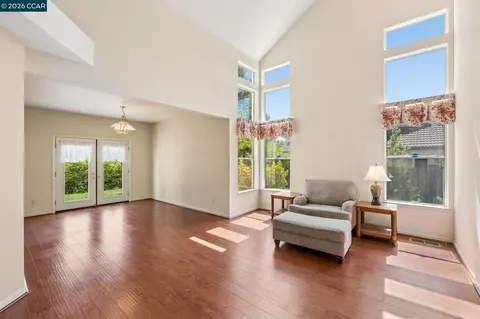 Living - 3504 Fieldcrest Ave, Fairfield, CA 94534 photo 2 of 6