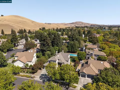 View/Area - 3504 Fieldcrest Ave, Fairfield, CA 94534 photo 3 of 10