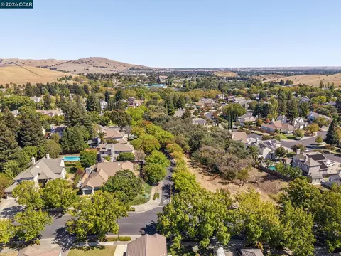 View/Area - 3504 Fieldcrest Ave, Fairfield, CA 94534 photo 4 of 10