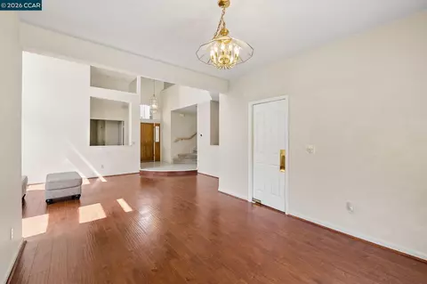 Living - 3504 Fieldcrest Ave, Fairfield, CA 94534 photo 5 of 6