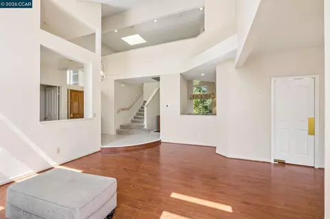 Living - 3504 Fieldcrest Ave, Fairfield, CA 94534 photo 3 of 6