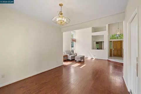 Living - 3504 Fieldcrest Ave, Fairfield, CA 94534 photo 4 of 6