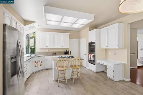 Kitchen - 3504 Fieldcrest Ave, Fairfield, CA 94534 photo 5 of 6