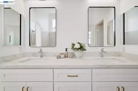 Bath - 7314 Carter Ave, Newark, CA 94560 photo 5 of 10
