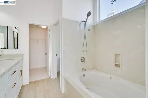 Bath - 7314 Carter Ave, Newark, CA 94560 photo 4 of 10