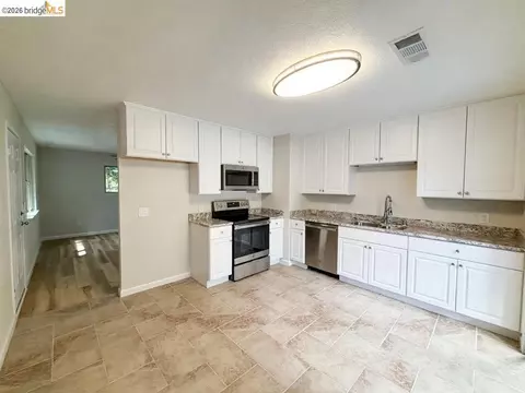 Kitchen - 17892 Good Shepherd Dr, Sonora, CA 95370 photo 3 of 3