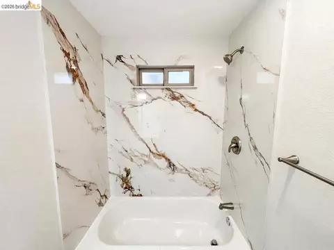 Bath - 17892 Good Shepherd Dr, Sonora, CA 95370 photo 2 of 3