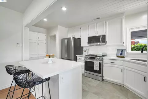 Kitchen - 1620 East Ave, Fairview, CA 94541 photo 1 of 3