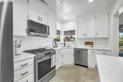 Kitchen - 1620 East Ave, Fairview, CA 94541 photo 3 of 3