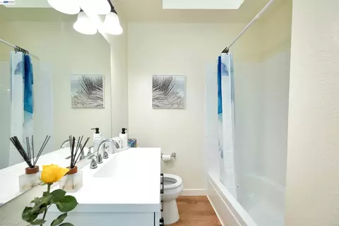 Bath - 1620 East Ave, Fairview, CA 94541 photo 3 of 4
