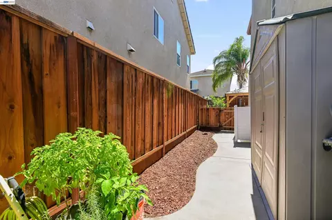 Exterior - 1434 Olivia Ct, Tracy, CA 95377 photo 7 of 8