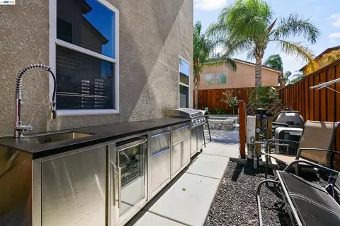 Kitchen - 1434 Olivia Ct, Tracy, CA 95377 photo 5 of 5
