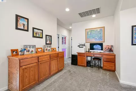 Entry Way - 1434 Olivia Ct, Tracy, CA 95377 photo 4 of 7