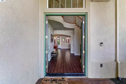 Entry Way - 1434 Olivia Ct, Tracy, CA 95377 photo 2 of 7