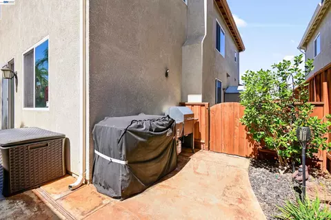 Exterior - 1434 Olivia Ct, Tracy, CA 95377 photo 6 of 8