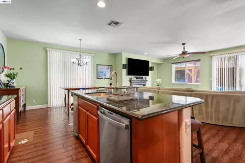 Kitchen - 1434 Olivia Ct, Tracy, CA 95377 photo 4 of 5
