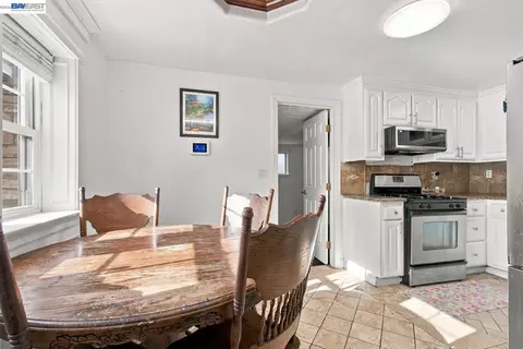 Kitchen - 6239 Dairy Ave, Newark, CA 94560 photo 2 of 3