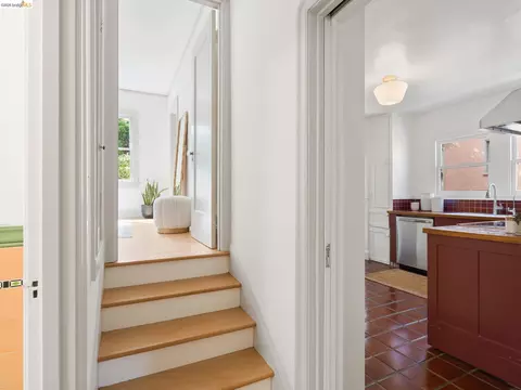 Entry Way - 2816 Webster St, Berkeley, CA 94705 photo 2 of 3