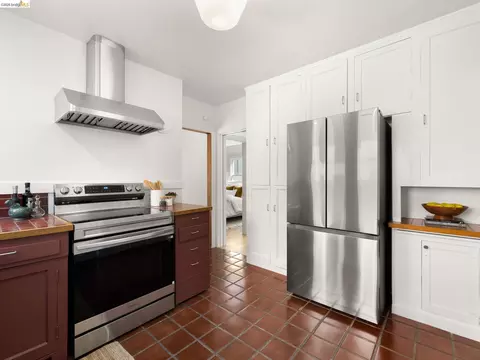 Kitchen - 2816 Webster St, Berkeley, CA 94705 photo 3 of 4
