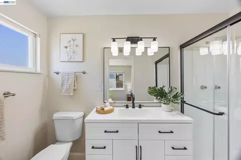 Bath - 5582 Jonathan Dr, Newark, CA 94560 photo 1 of 2