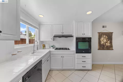 Kitchen - 5582 Jonathan Dr, Newark, CA 94560 photo 2 of 3