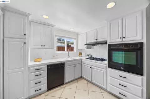 Kitchen - 5582 Jonathan Dr, Newark, CA 94560 photo 1 of 3