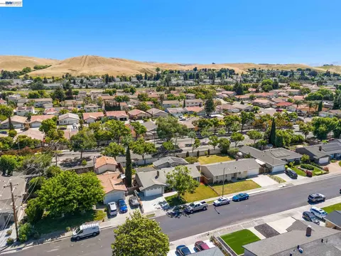 View/Area - 8591 Beverly Ln, Dublin, CA 94568 photo 4 of 6