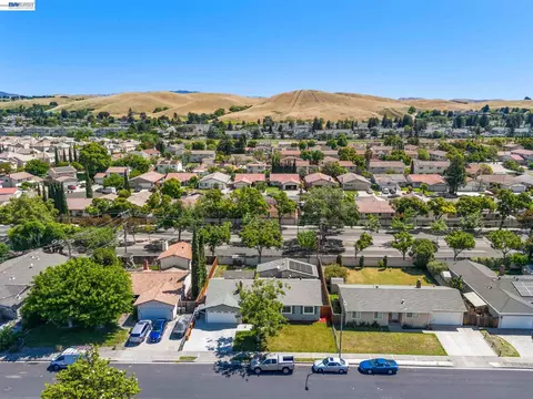 View/Area - 8591 Beverly Ln, Dublin, CA 94568 photo 3 of 6